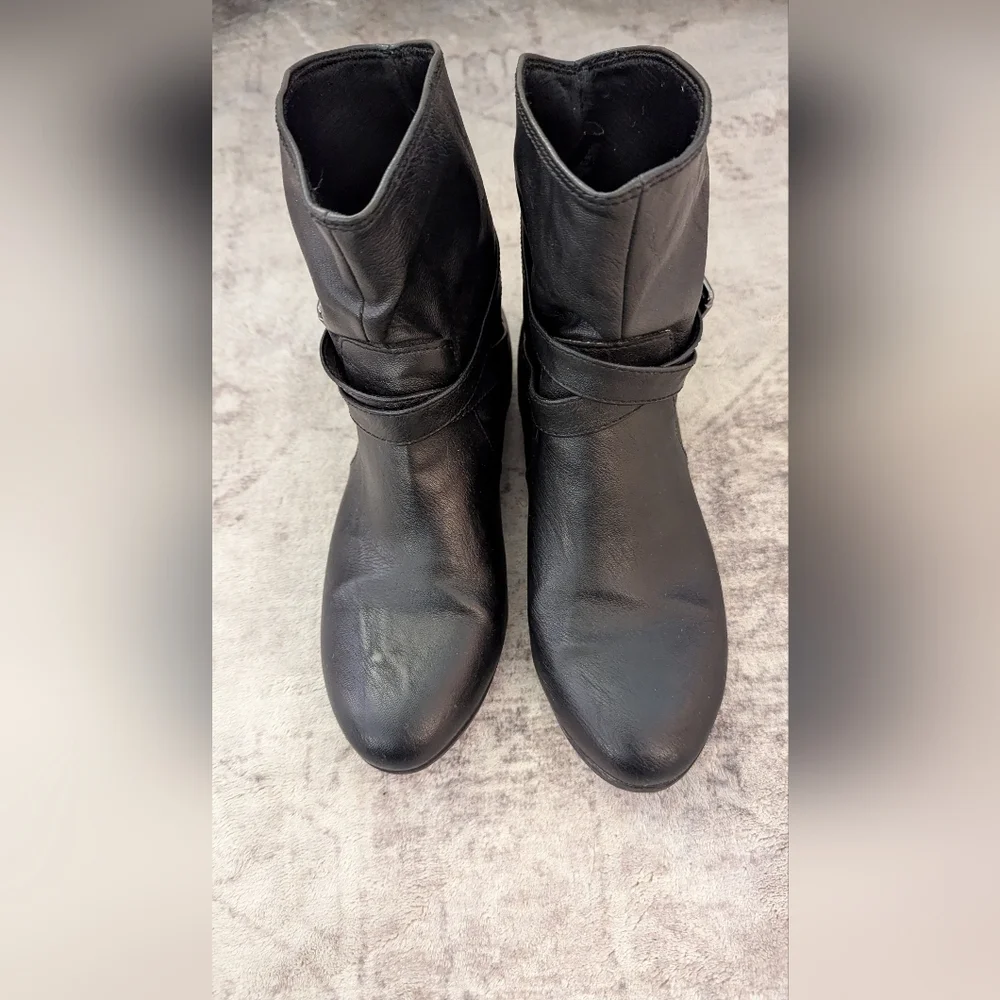 American Woman's Classic Boots Size